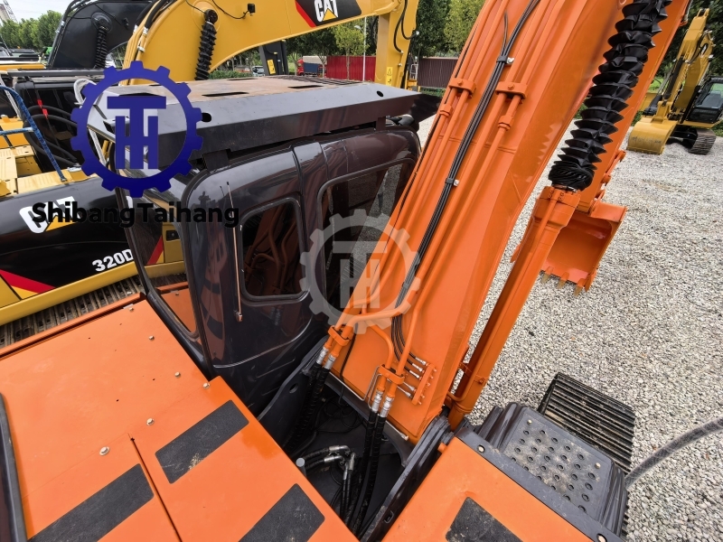 Used Hitachi ZX210 Excavator