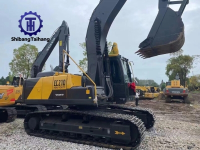 Excavadora Volvo EC210 usada en venta 