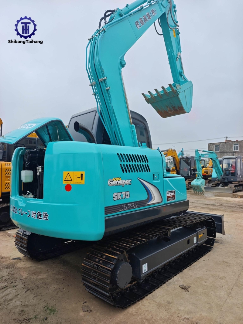 Excavadora Kobelco SK75 Usada en venta 