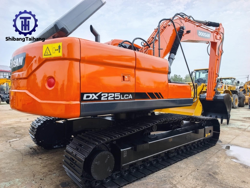 Excavadora Doosan DX225 de segunda mano en venta