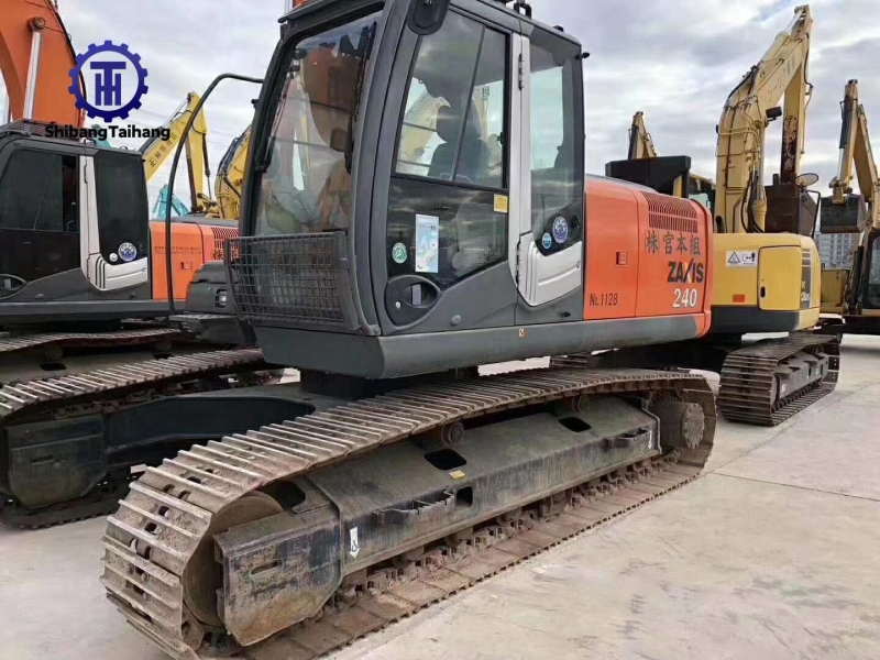 Продается б/у HItachi ZX240