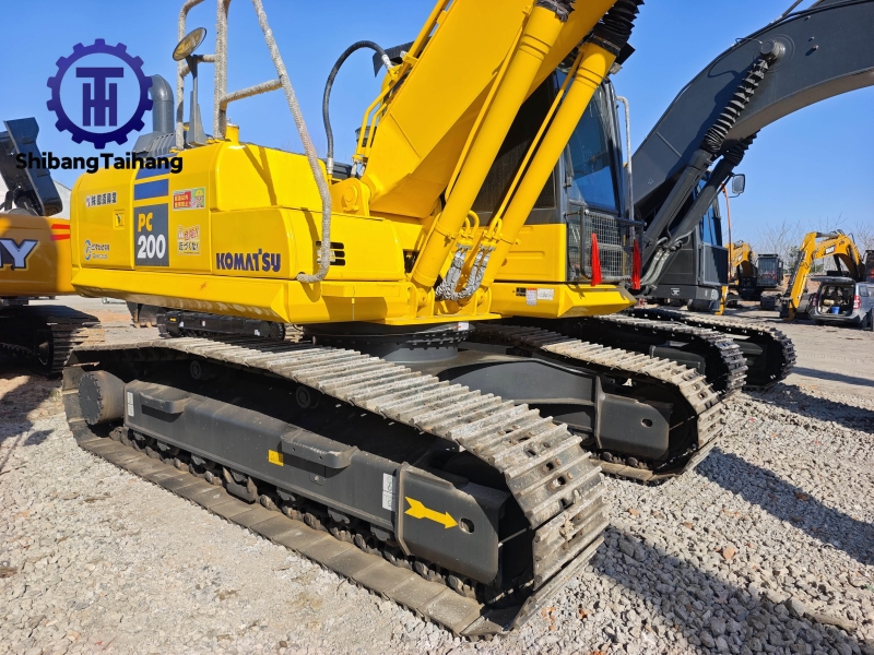 Komatsu PC200 d'occasion à vendre 4