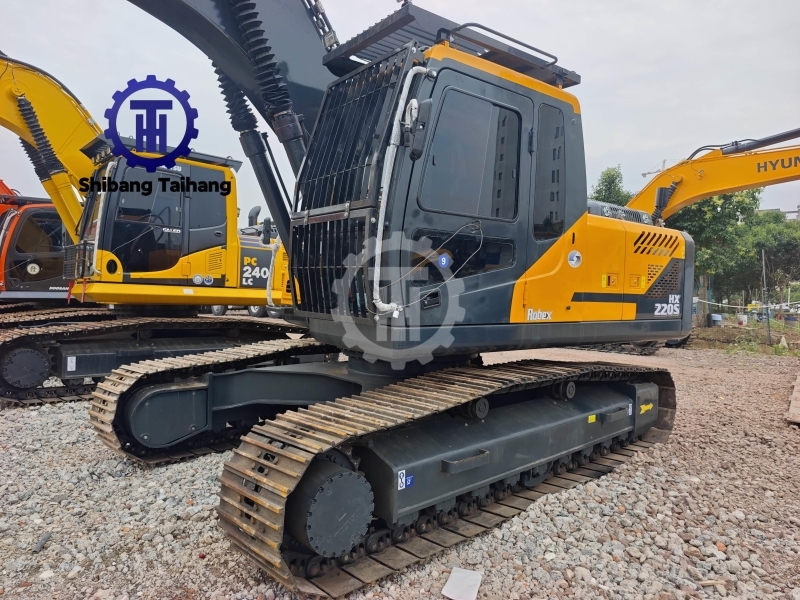 USED HYUNDAI 220 EXCAVATOR