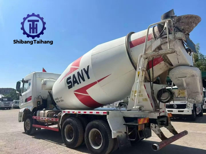 Camión hormigonera 12m³ Usada en venta