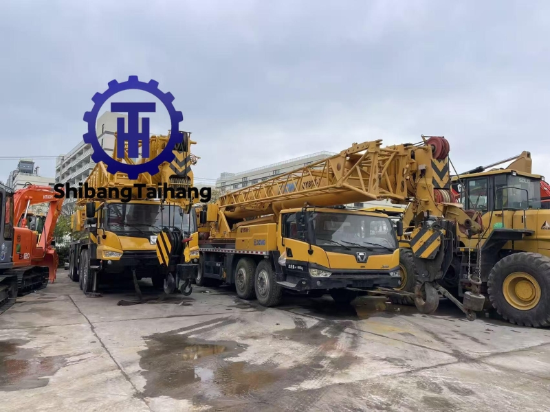 Grue sur camion XCMG 80 tonnes