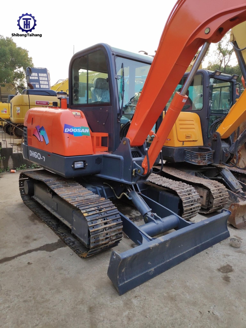 Doosan DH60 d'occasion à vendre