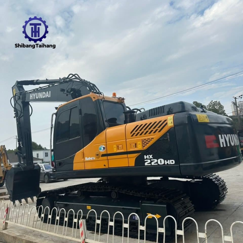 Excavadora Hyundai 220 usado en venta 2