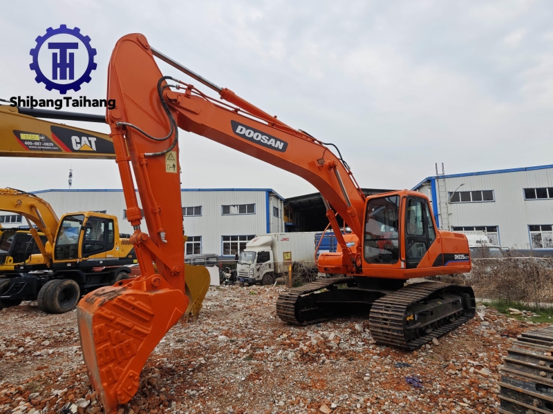 Doosan DH225 d'occasion à vendre