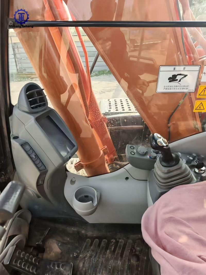 Hitachi ZX130 d'occasion à vendre