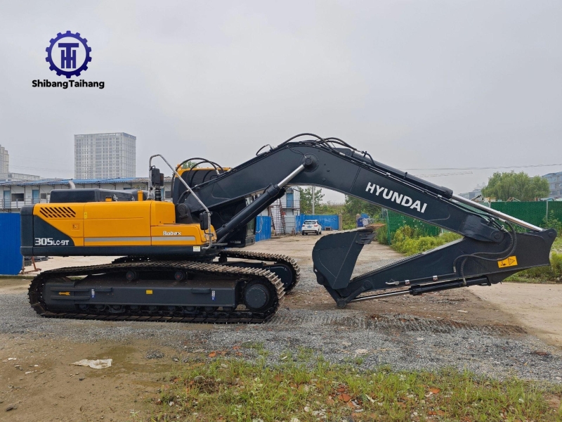 Продается б/у Hyundai 305.