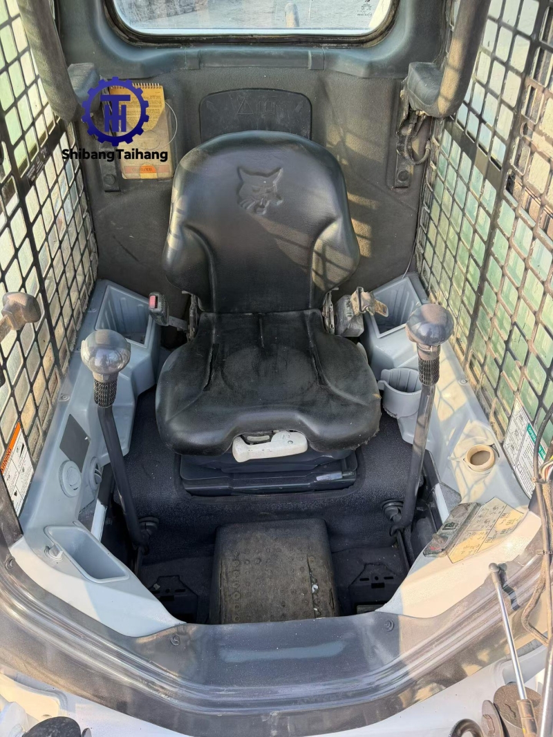 Б/у погрузчик с бортовым поворотом Bobcat S550
