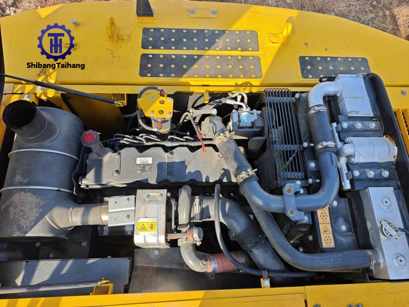 Excavadora Komatsu PC220 usado en venta 2