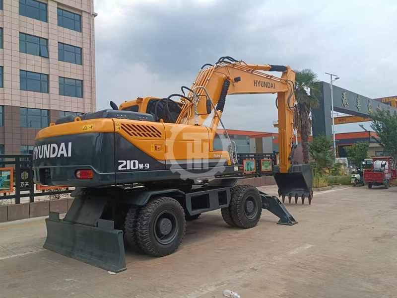 Hyundai Wheeled 210 for Sale