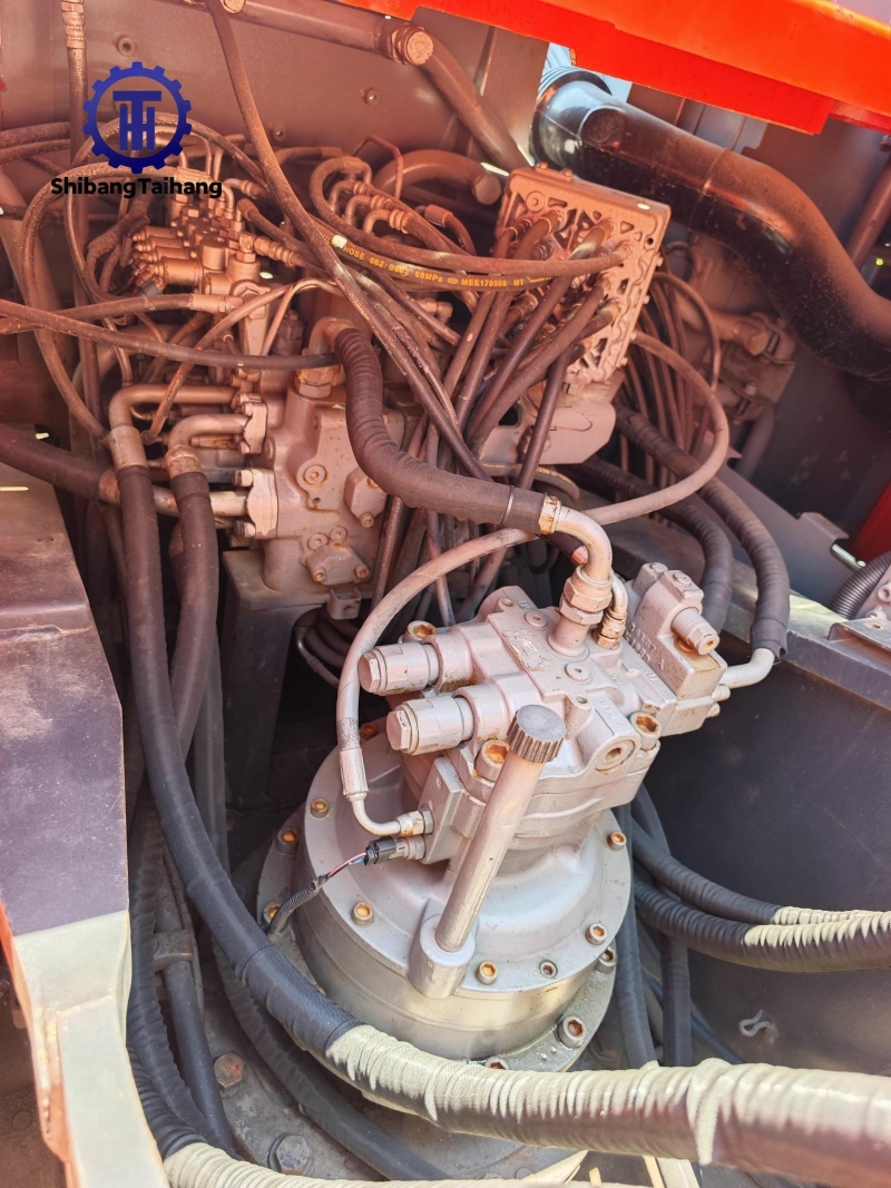 2للبيع حفار هيتاشي ZX210 مستعمل