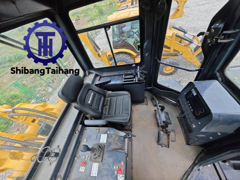 بلدوزر SD32 مستعمل