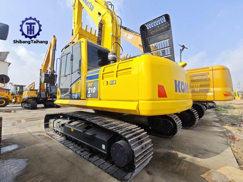 Komatsu PC210 d'occasion à vendre 2