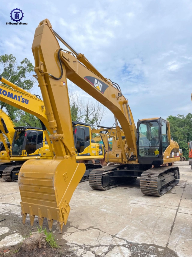 Продается б/у Caterpillar 320C