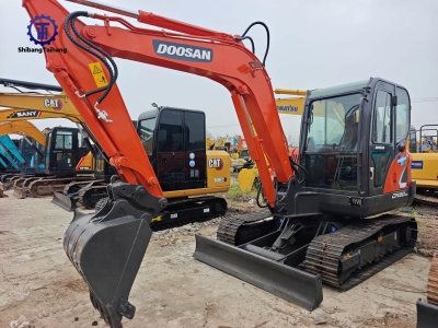 Excavadora Doosan DX60 Usada en venta