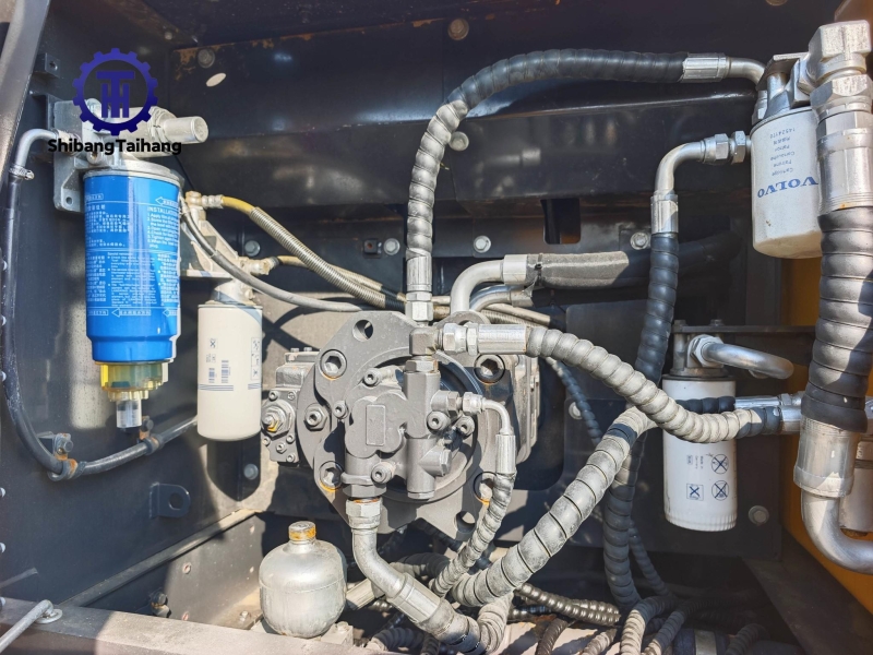 للبيع حفار فولفو EC240 مستعمل