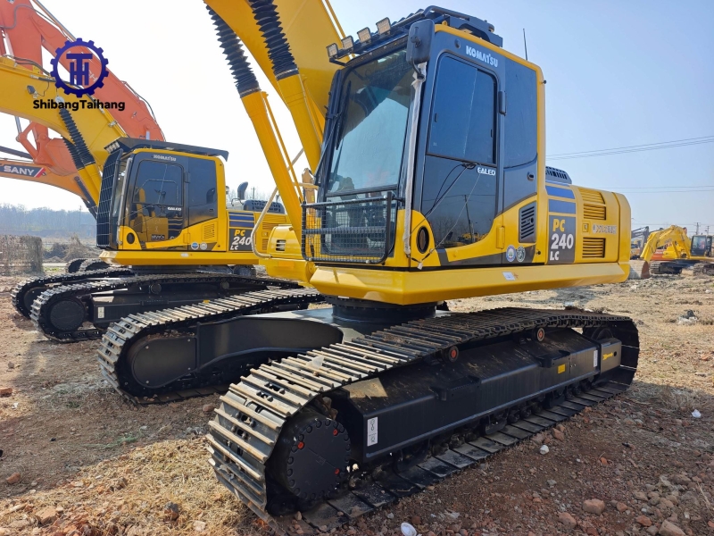 Komatsu PC240 d'occasion à vendre 