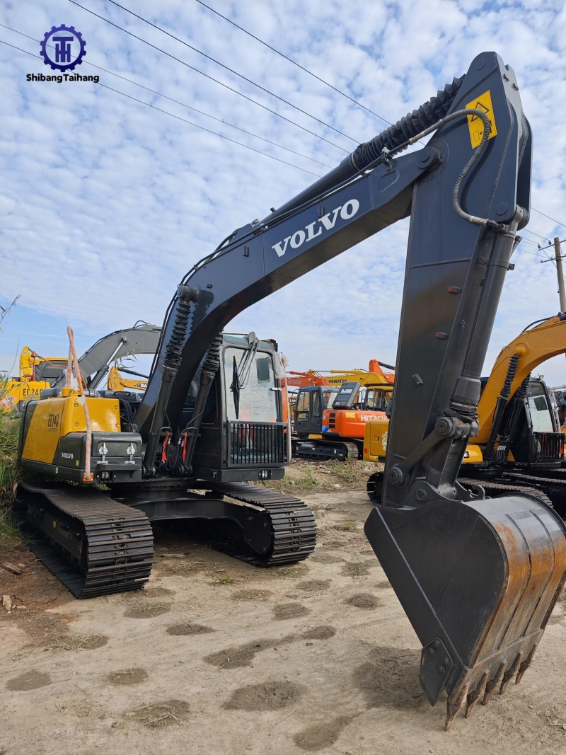 2للبيع حفار فولفو EC140 مستعمل