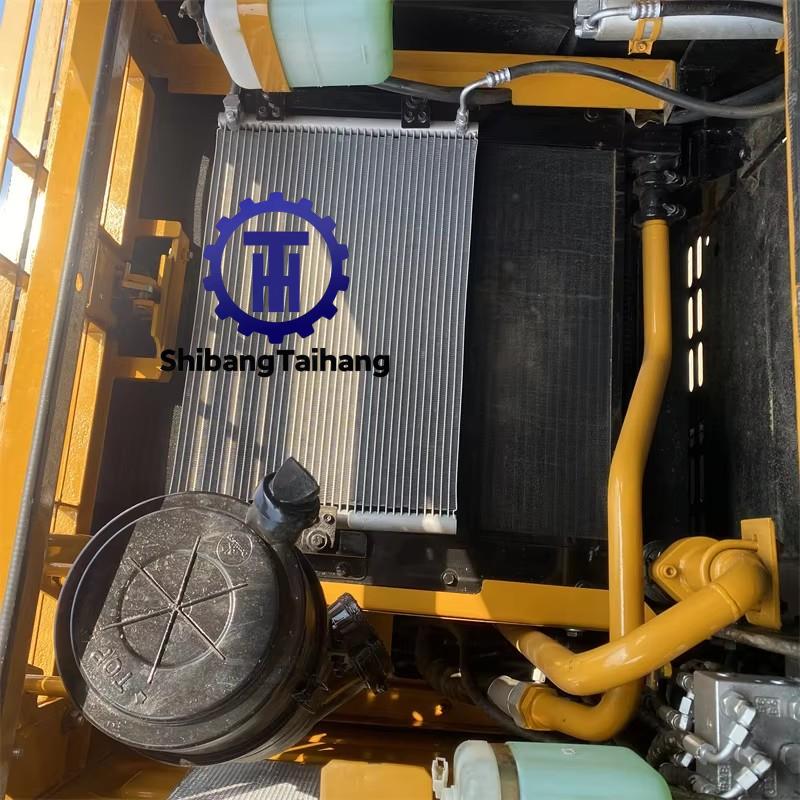 Pelle hydraulique Sany 135 d'occasion avec lame de bulldozer