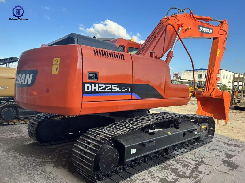 Excavadora Doosan DH225 Usada en venta
