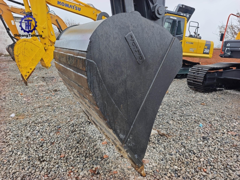 للبيع حفار فولفو EC380D مستعمل