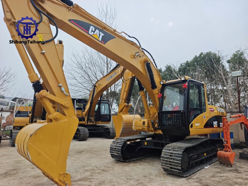 Excavadora Caterpillar 320C Usada en Venta 3