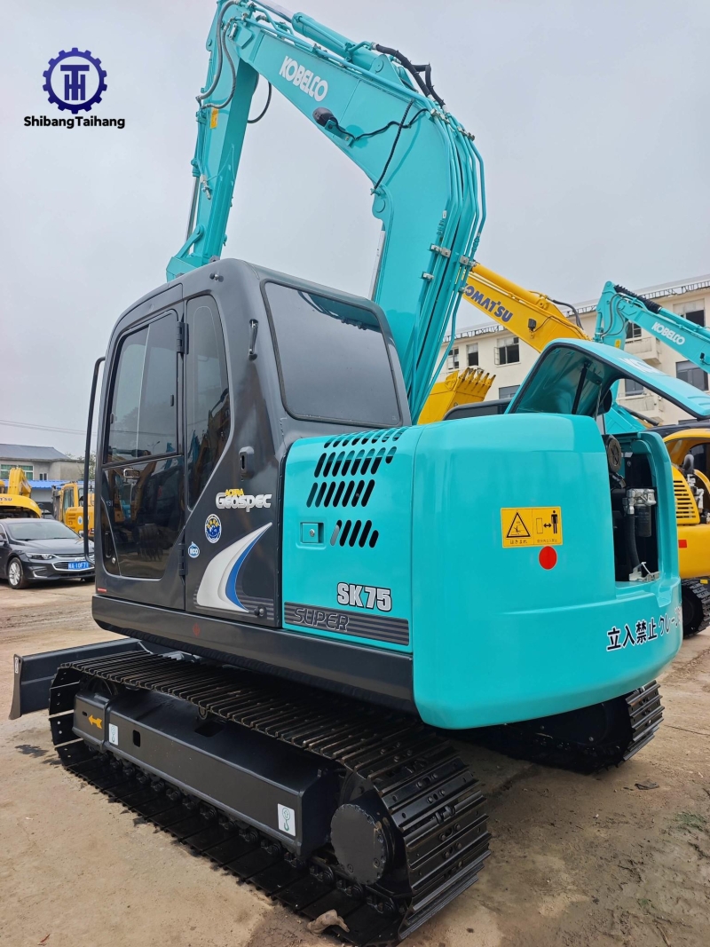 Excavadora Kobelco SK75 Usada en venta 