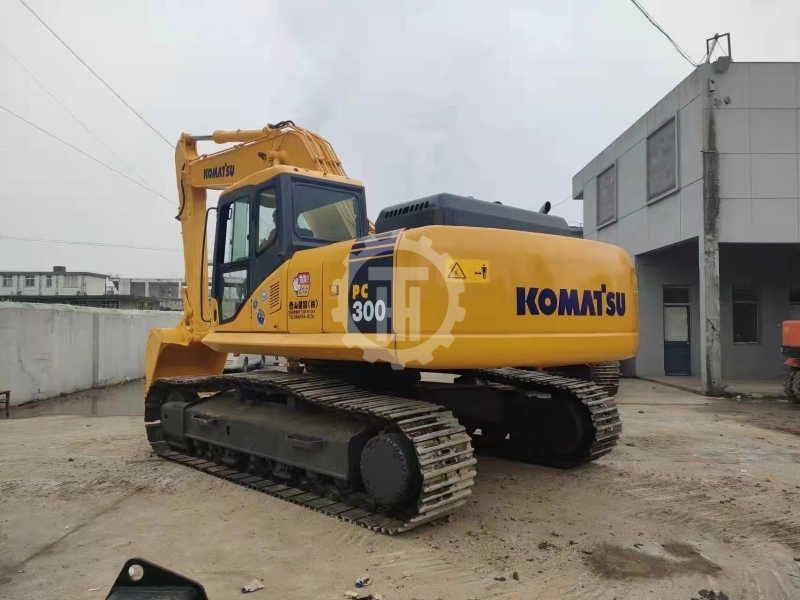 Used Komatsu PC300 for sale 2