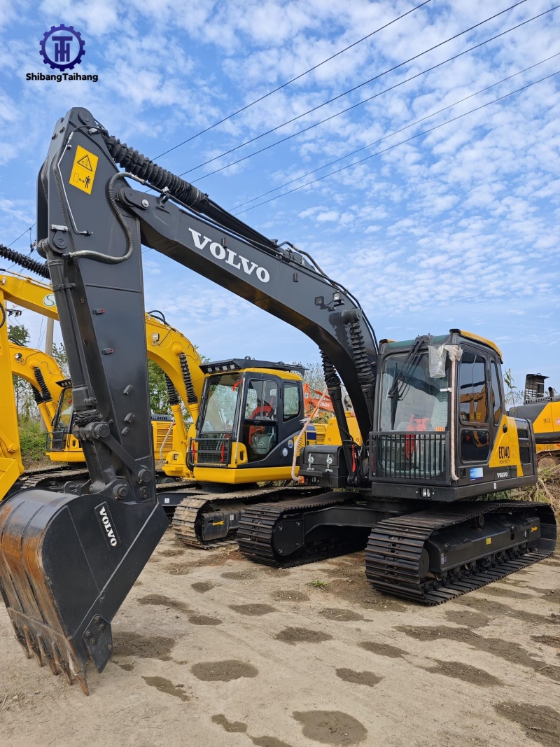 2للبيع حفار فولفو EC140 مستعمل