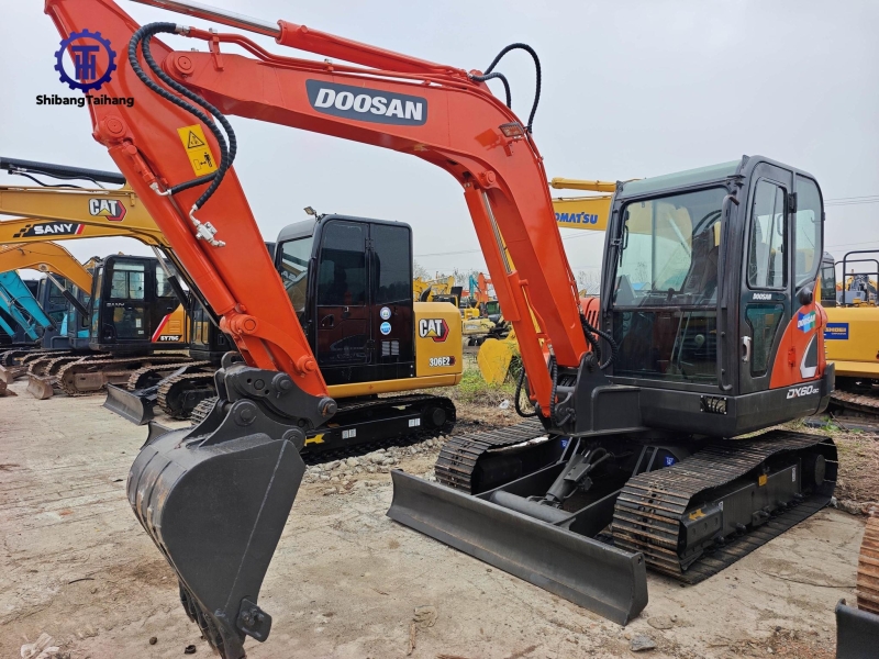 Excavadora Doosan DX60 Usada en venta