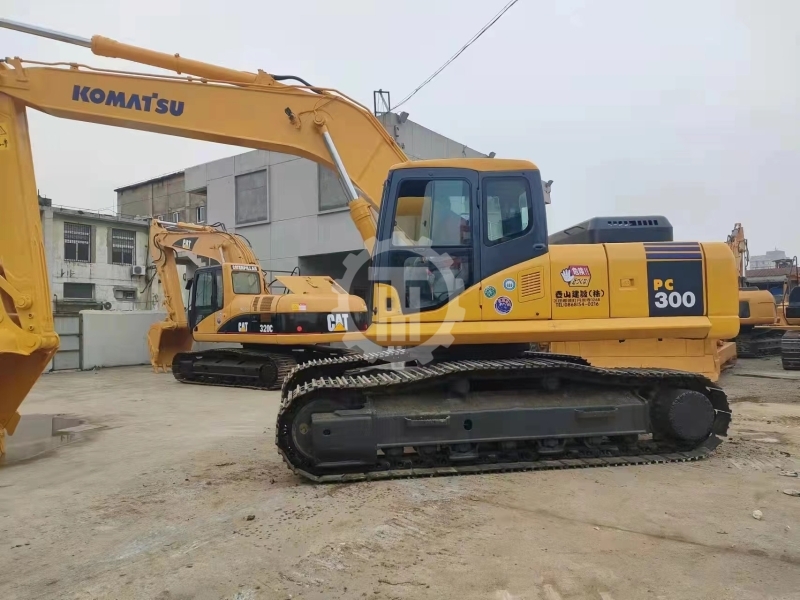 Used Komatsu PC300 for sale 2