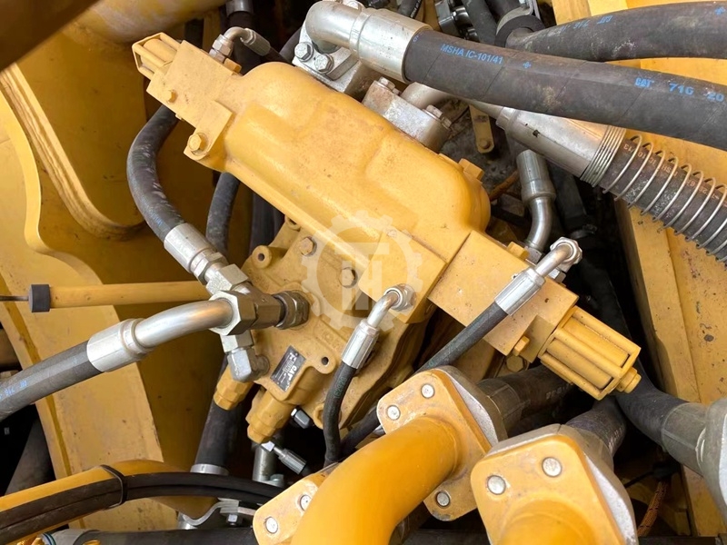 Excavadora Caterpillar 390D Usada en venta