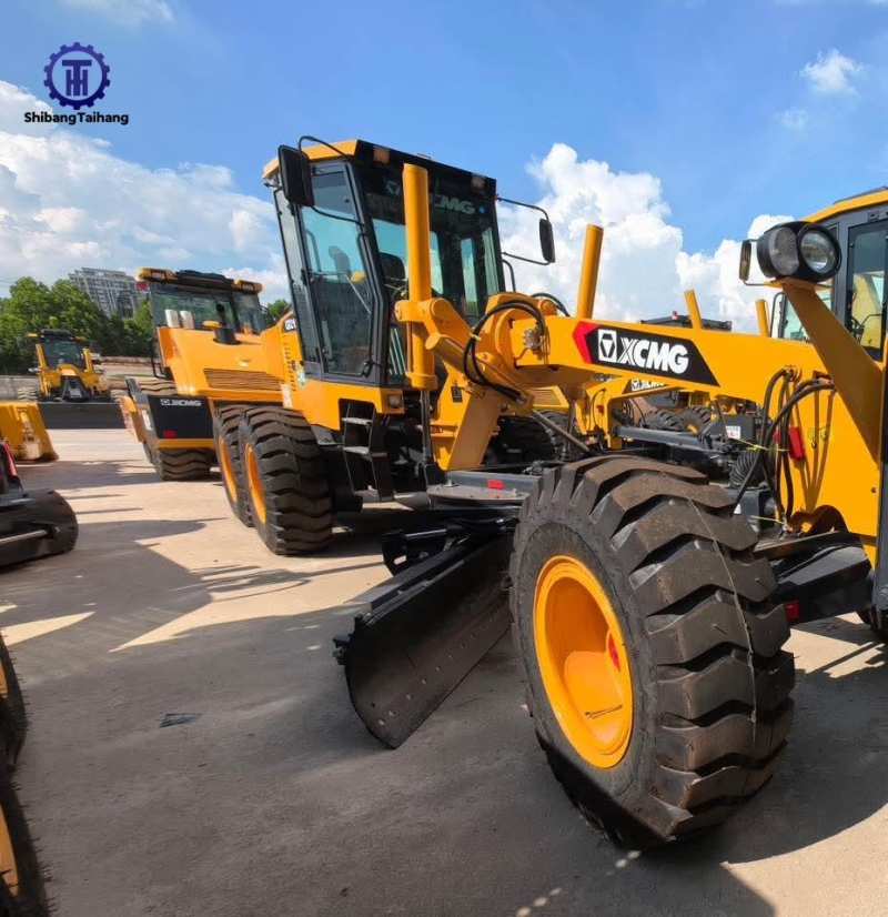 Motoniveladora XCMG 2153 usada en venta 