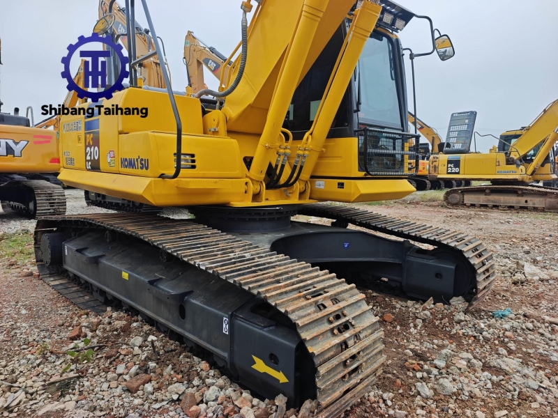 Excavadora Komatsu PC210 usado en venta 