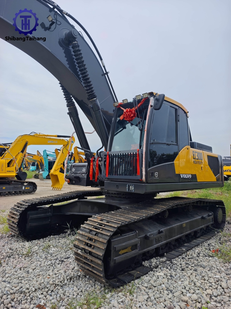 Excavadora Volvo EC300 usada en venta 