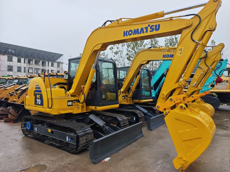 Excavadora Komatsu PC70 de segunda mano en venta