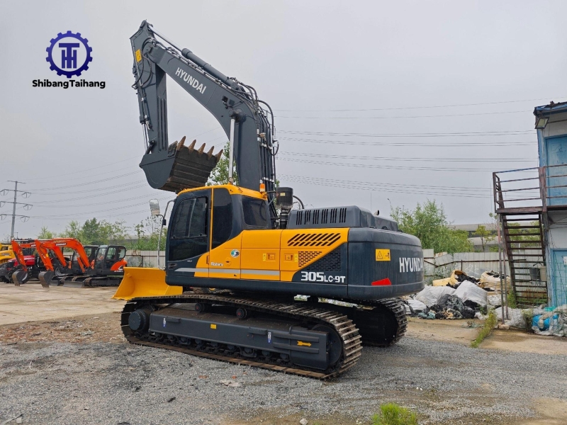 Excavadora Hyundai 305 usado en venta 2
