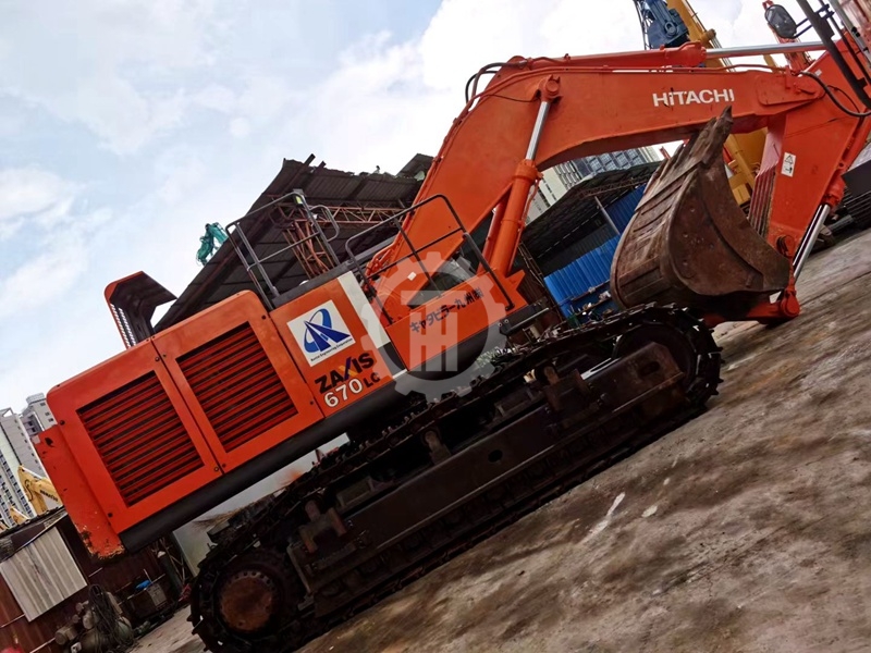 Hitachi ZX670 d'occasion à vendre