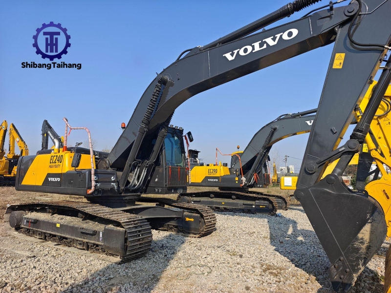 Excavadora Volvo EC240 usada en venta