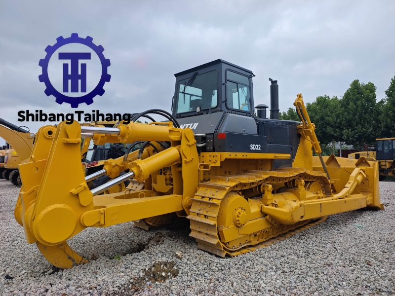 بلدوزر SD32 مستعمل