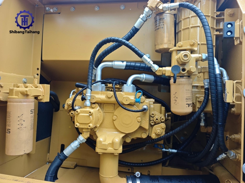 Excavadora Caterpillar 320D2L Usada en Venta 2