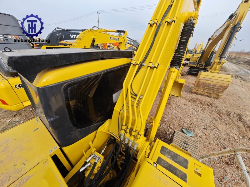 Komatsu PC200 d'occasion à vendre 2