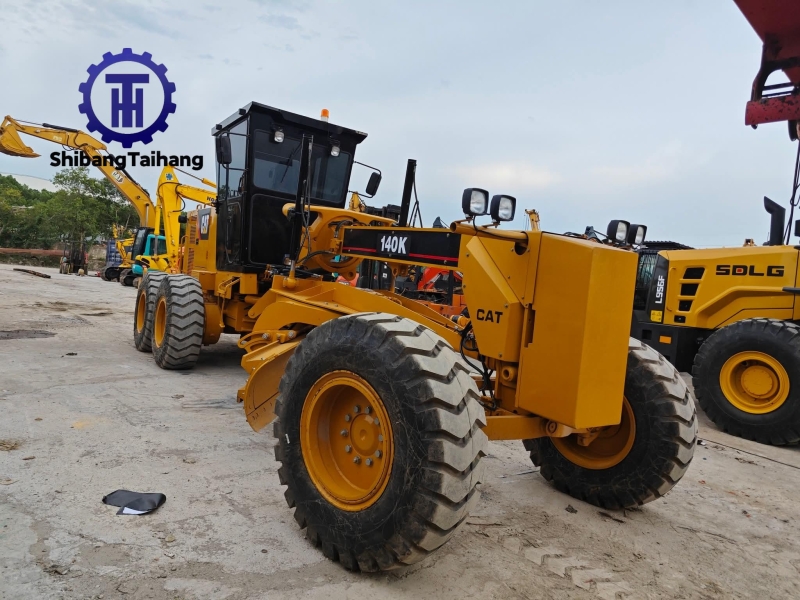 Caterpillar 140K d'occasion en vente