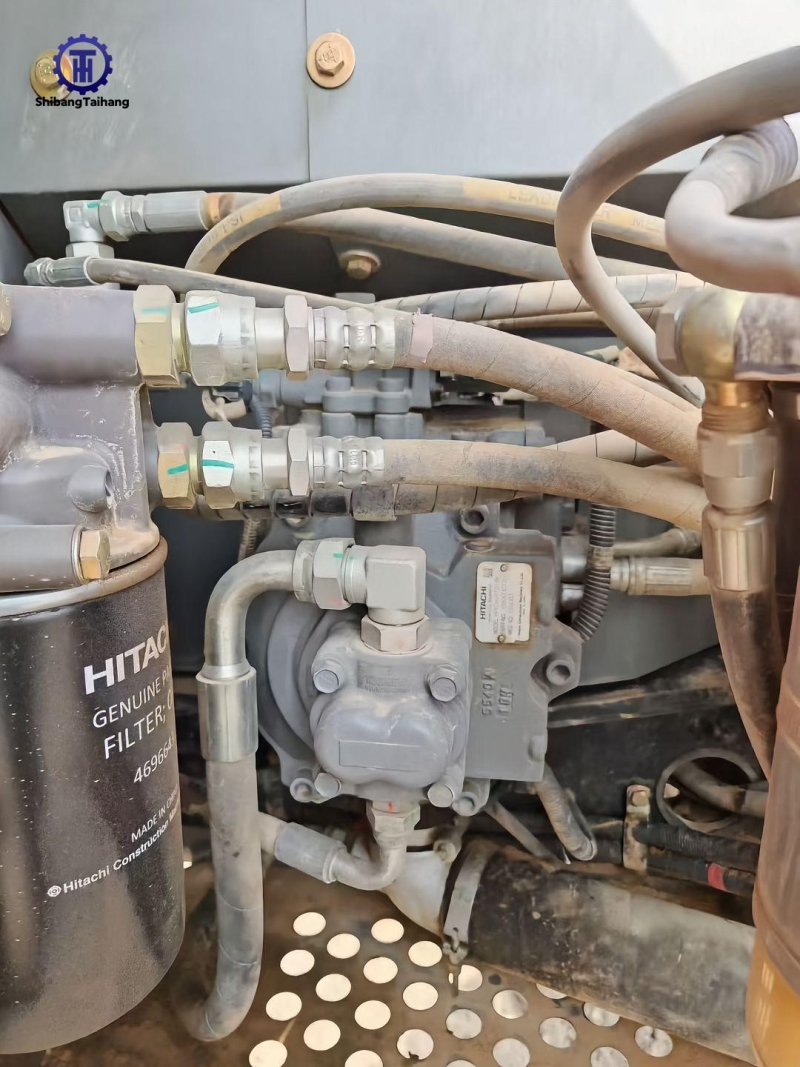 Hitachi ZX130 d'occasion à vendre 