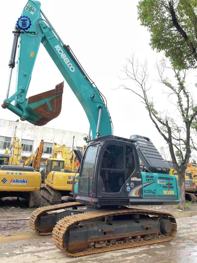 للبيع حفار كوبيلكو SK200 مستعمل