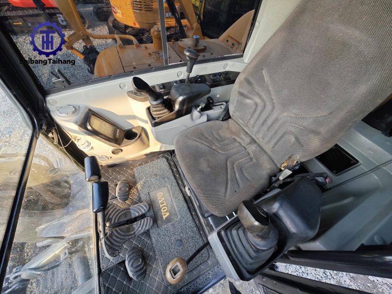 للبيع حفار فولفو EC60 مستعمل