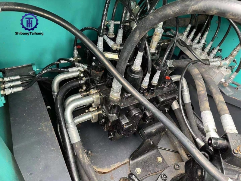 للبيع حفار كوبيلكو SK200 مستعمل